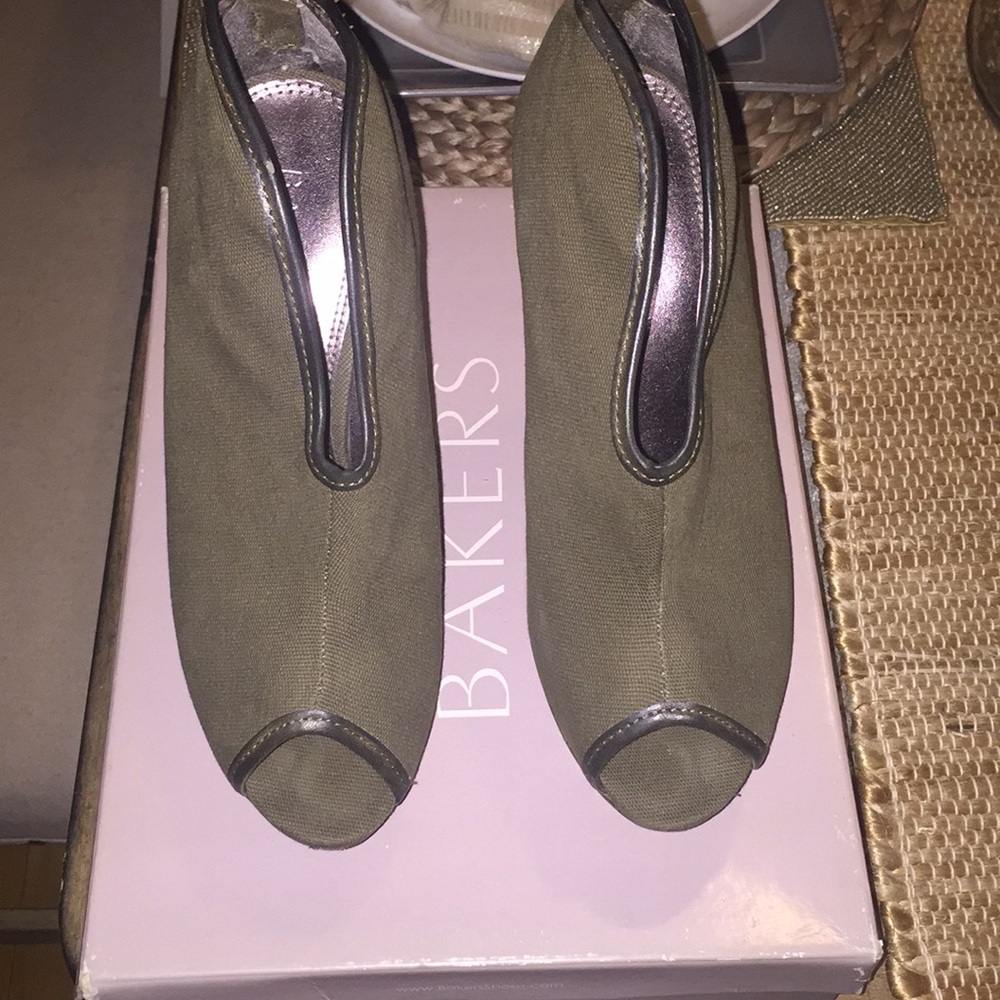 Katlyn Olive Bootie w/gold zipper (vintage Bakers)